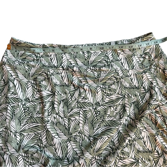 Eddie Bauer Short Skirt Size Large Green Leaf Print Faux Wrap Pull on Stretch - Picture 3 of 8